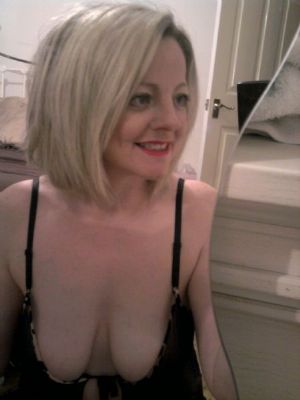 Passionate Mature Lady Seeks Young Partner